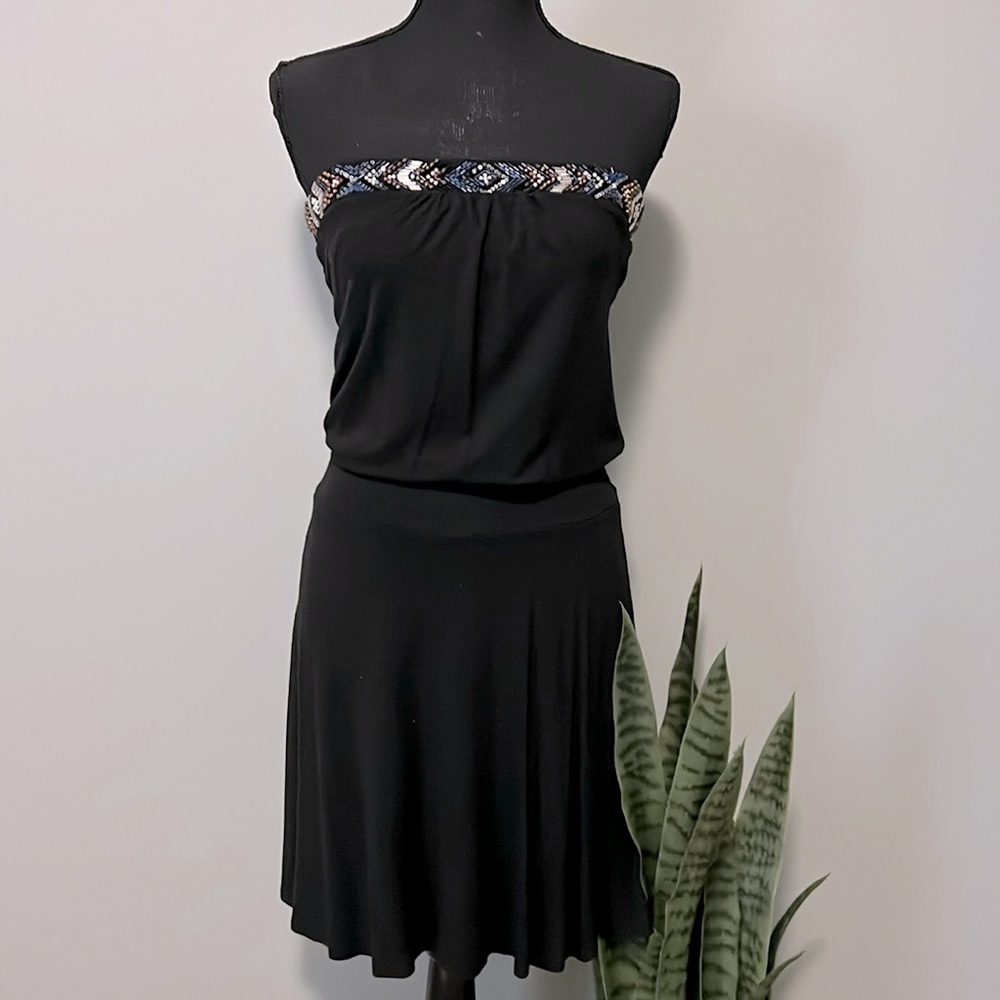 ⭐️ WHITE HOUSE BLACK MARKET strapless dress with bead details ⭐️